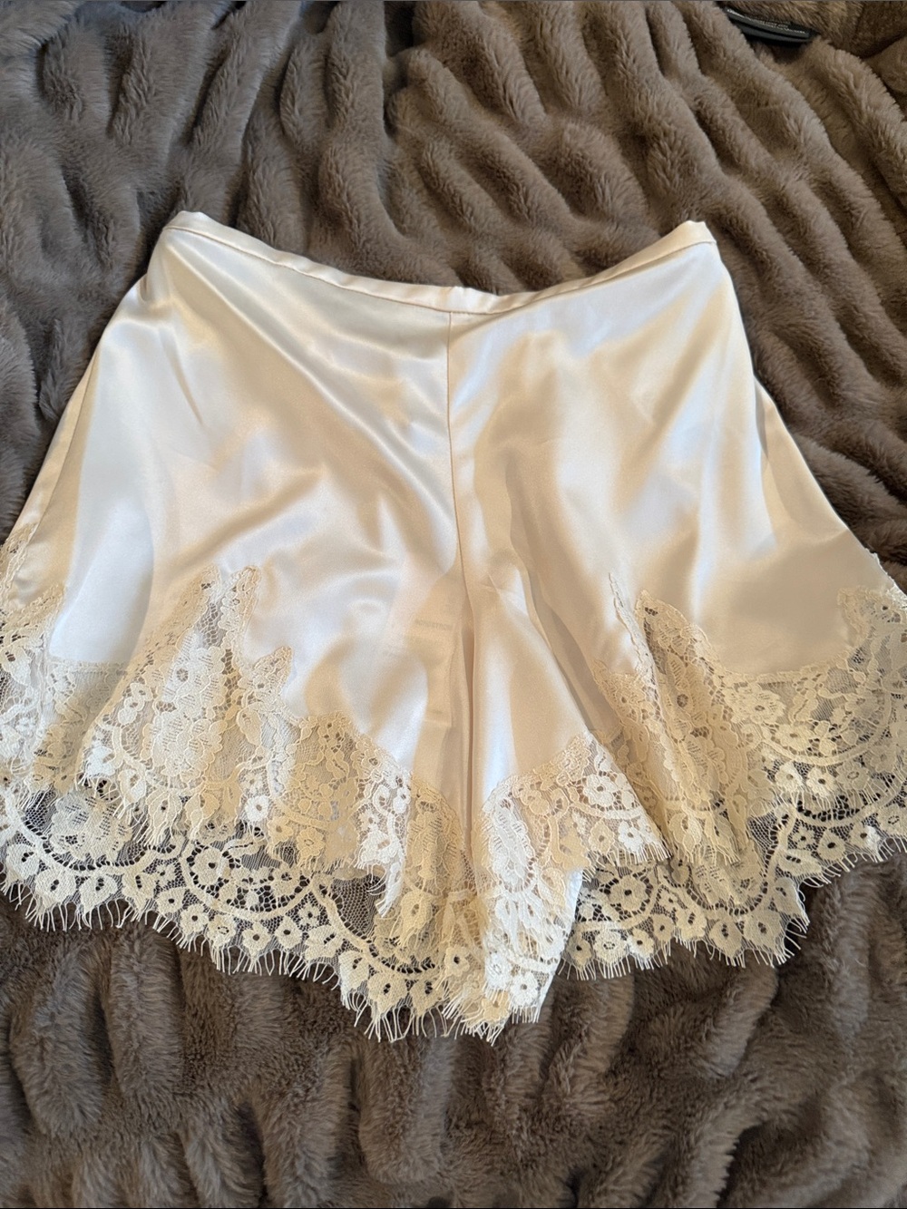 NWT Reformation Feem shorts size small almond